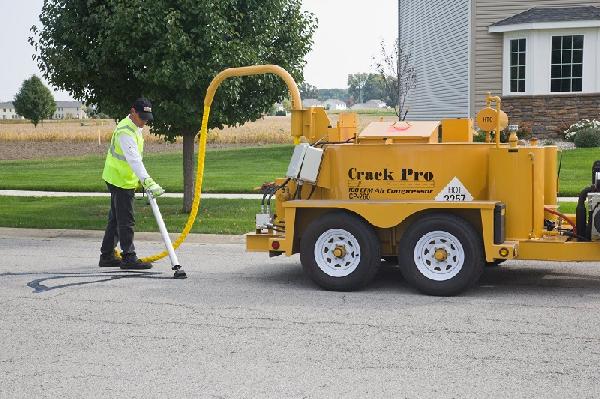 Несколько  важных, но простых этапах ухода за асфальтом