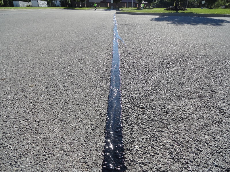 Что такое ремонт трещин на асфальте своими руками?