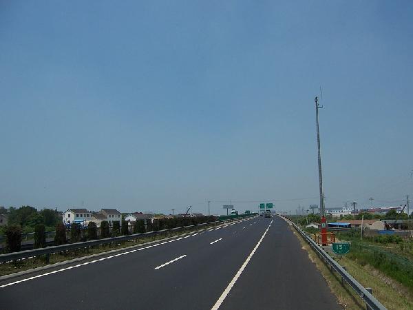 Предотвращение скольжения асфальтобетонного дорожного покрытия - надлежащие методы для предотвращения этого дефекта.