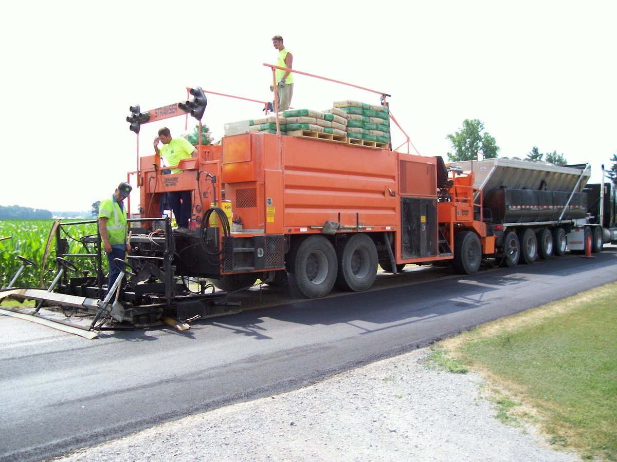 Micro Surfacing (микросюрфейсинг) - это микропрофилирование (микропокрытие, микрошлифовка) поверхности существующего дорожного покрытие из асфальта