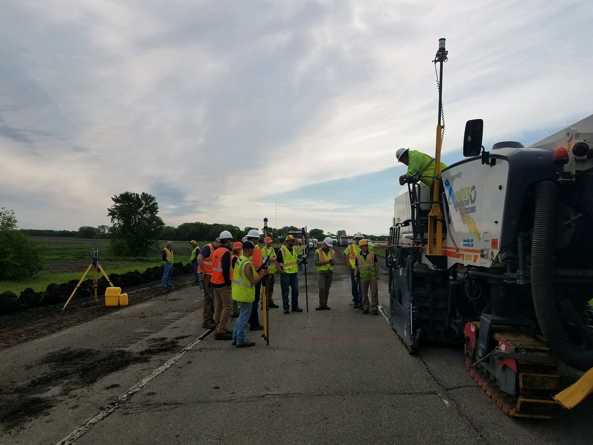Cold Planing & Micro Milling - холодная планировка методом фрезерования или профилирования, представляет собой контролируемое удаление поверхности существующего дорожного покрытия 